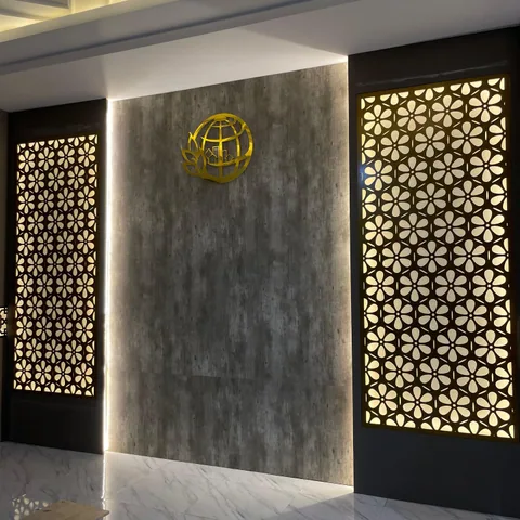 Ornamen dekoratif dan backdrop — dokumentasi foto pada profil King Laser Art