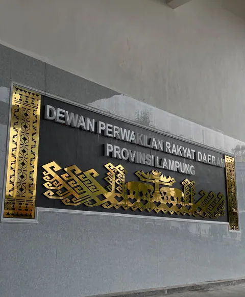 Ornamen Tapis dan huruf timbul — dokumentasi foto pada profil King Laser Art