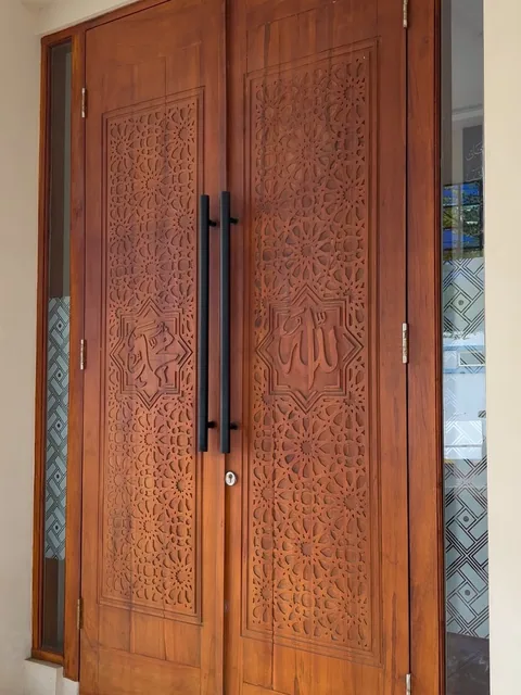 Pintu ukir dan dokumentasi masjid — dokumentasi foto pada profil King Laser Art