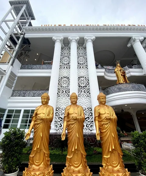 Ornamen fasad vihara — dokumentasi foto pada profil King Laser Art