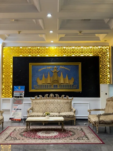 Ornamen interior dan identitas ruang — dokumentasi foto pada profil King Laser Art